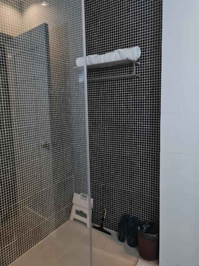 Huge Condo Unit Near Burgos Circle, St Lukes, Shangri-La - P Hamptons T1 Makati City Buitenkant foto